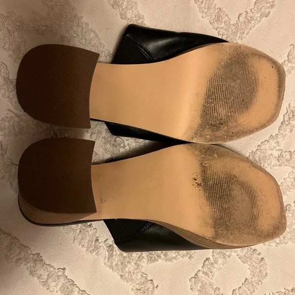 Sleek Square-Toe Leather Mule Slides in Classic Black - Picture 6 of 9